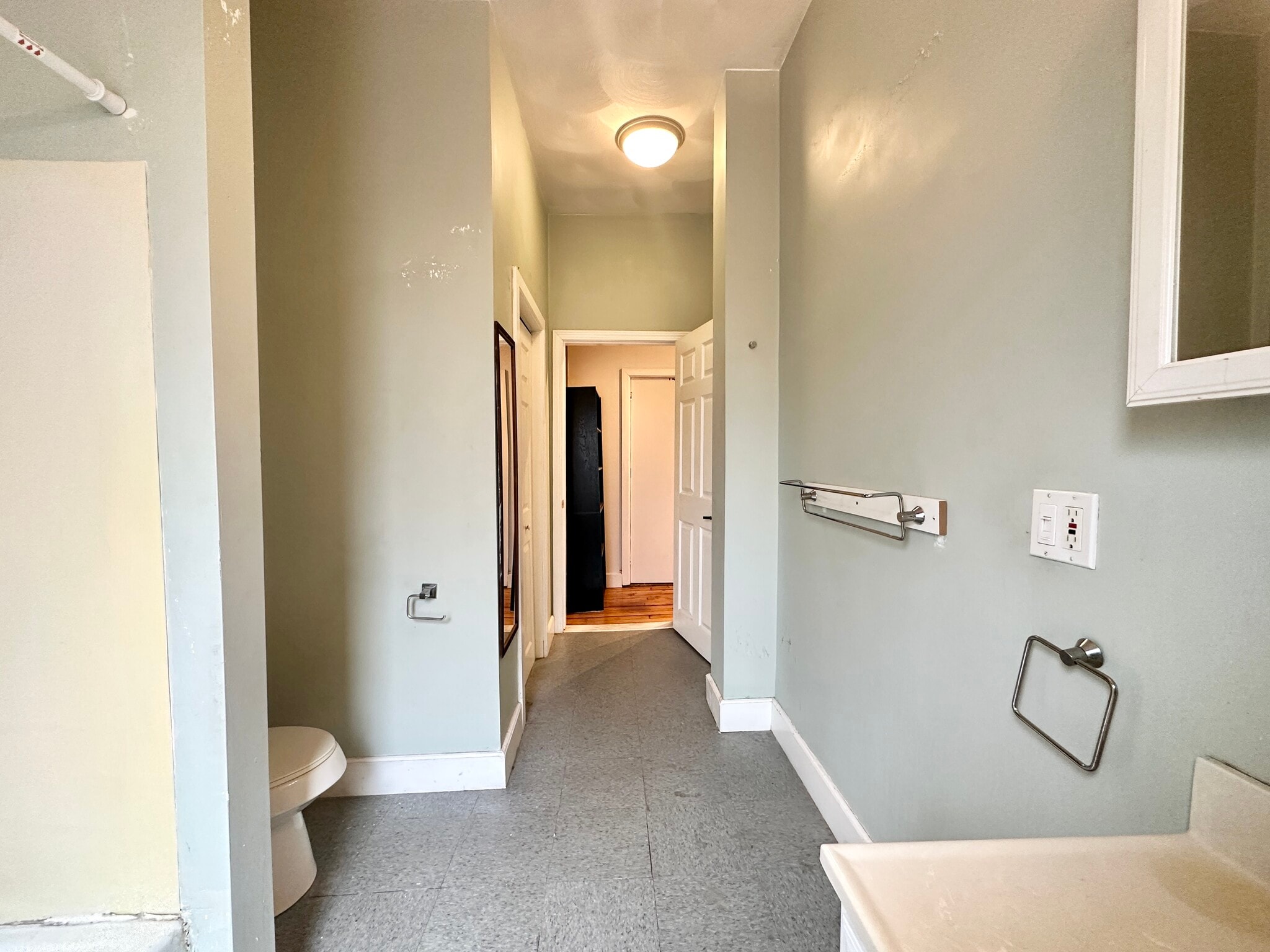 Building Photo - 124 Almy St