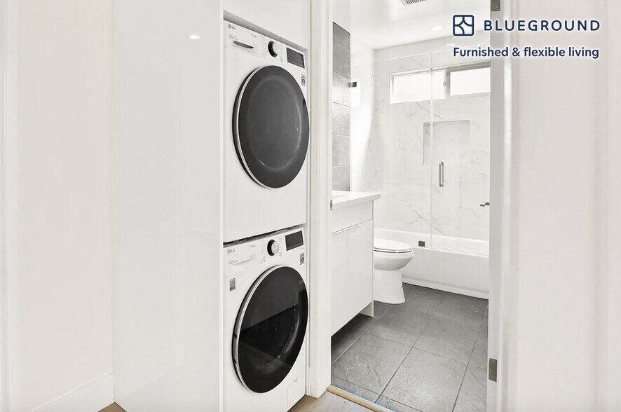 Building Photo - 1821 S Bentley Ave