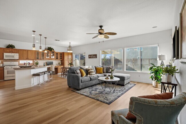 Building Photo - Charming 3-Bedroom Home with Pool