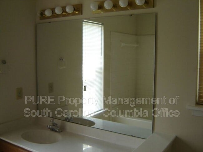 Building Photo - 8 Ridge Pond Dr