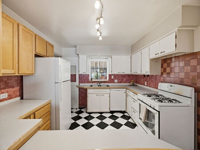 Building Photo - 1816 Orchard Pl