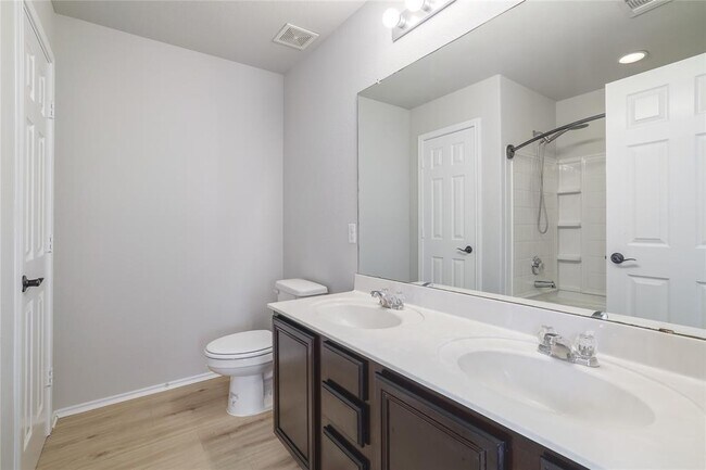 Building Photo - 315 Settlers Home Dr