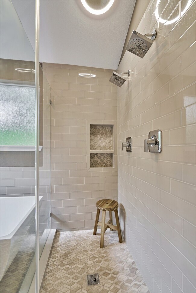 Building Photo - 38 E Gaslight Pl