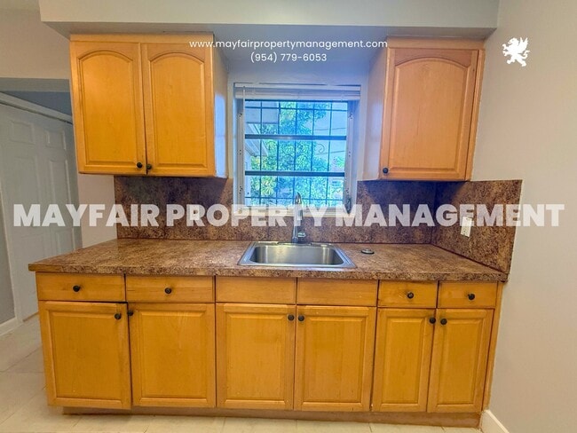 Building Photo - 1204 Chateau Park Dr