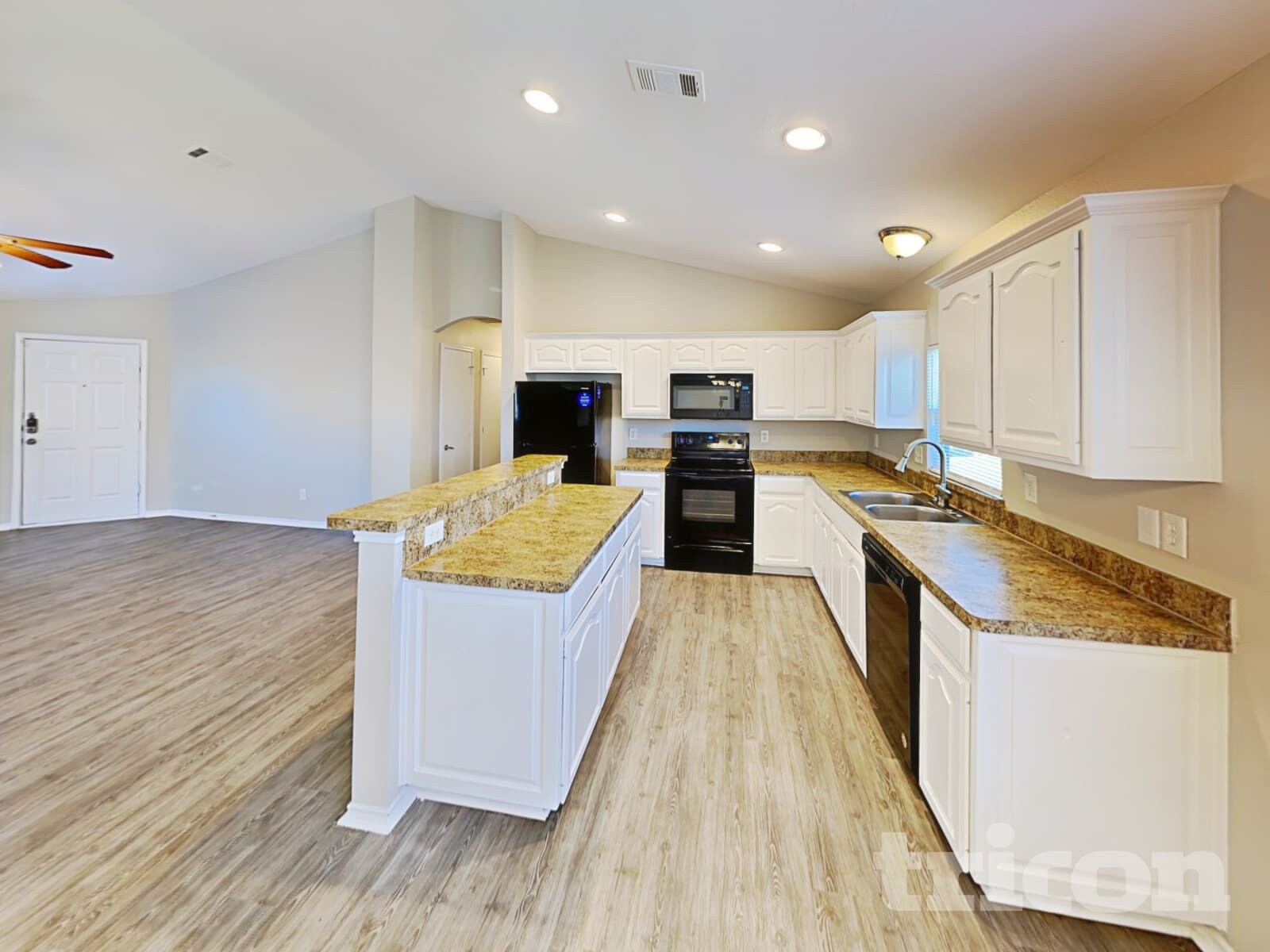 Building Photo - 1245 W Cottonwood Dr