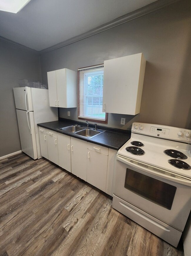 Building Photo - 417 Taylor Ave