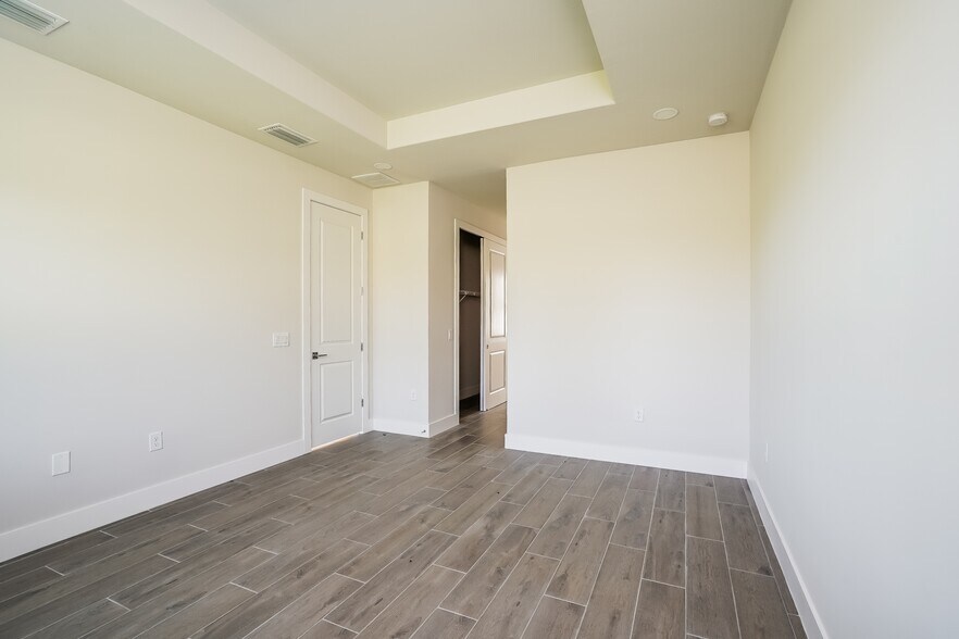 Building Photo - 6129 Higgins Ave