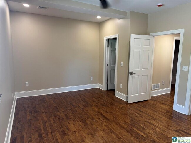Building Photo - 330 Linden Ave
