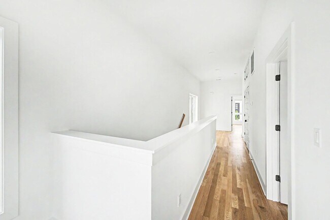 Building Photo - Stunning 3BR/3.5BA contemporary condo in the heart of Wedgewood-Houston!