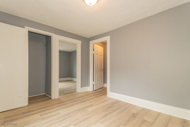 Building Photo - 3724 W 41st St