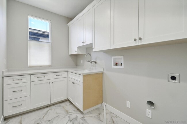 Building Photo - 2942 Copley Ave