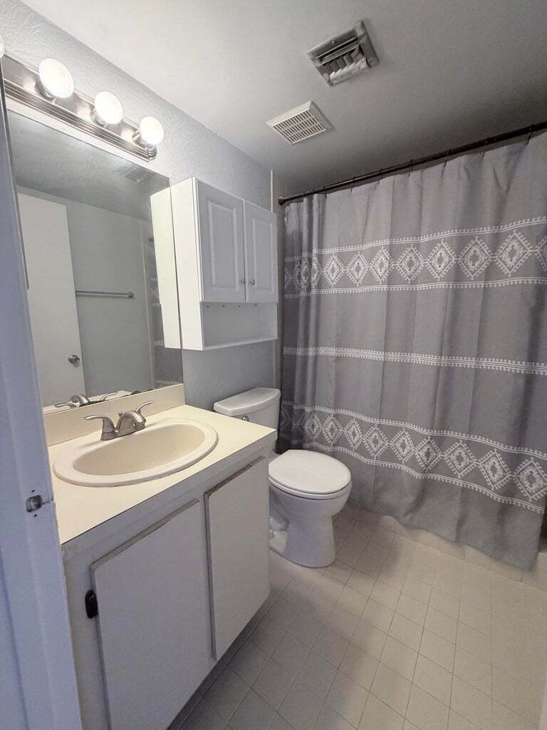 Building Photo - 3725 Village Dr