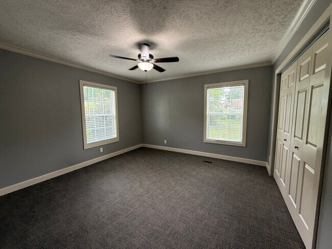 Building Photo - 5806 Quaker Pkwy