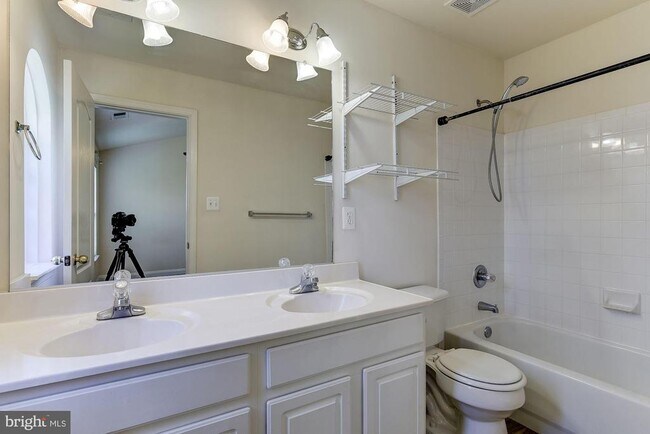 Building Photo - 122 Elmcroft Blvd