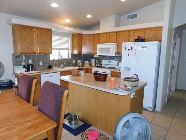 Building Photo - 3 BED 2 BATH IN ESTRELLA!