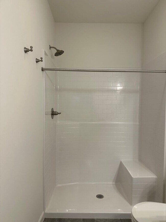 Building Photo - 7884 Oakbrook Dr