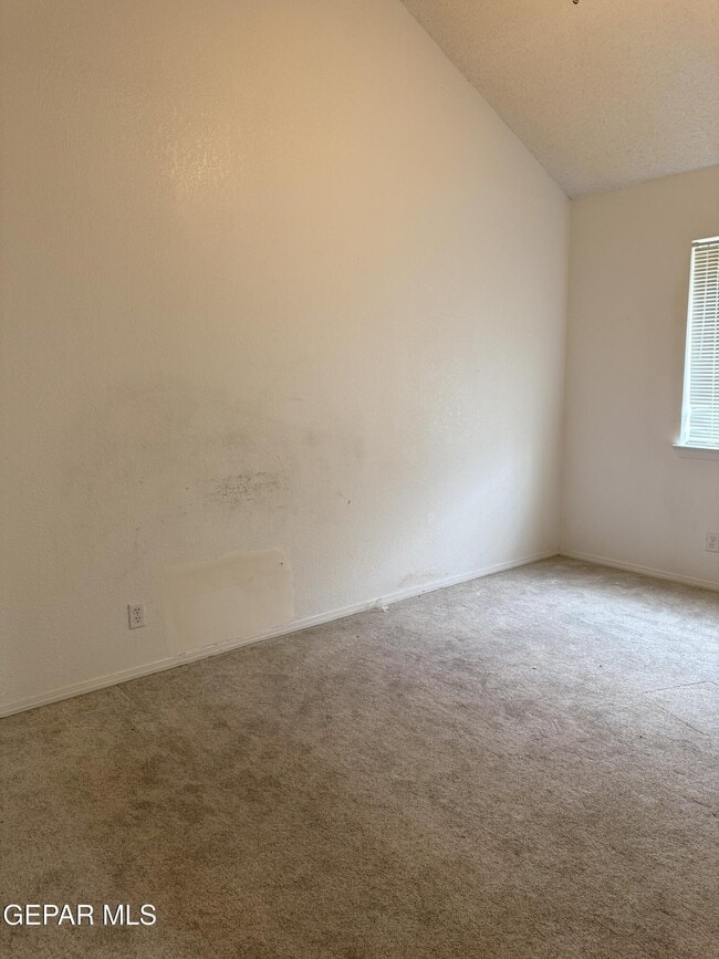 Building Photo - 6909 Canyon Run Dr