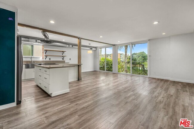 Building Photo - 164 63rd Ave