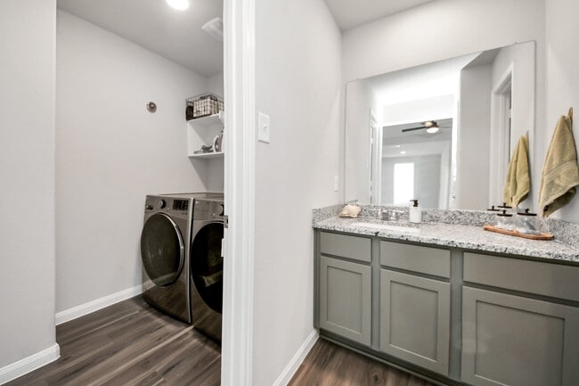 Building Photo - 2473 Carp Dr