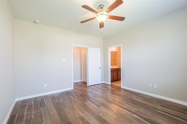 Building Photo - 5114 Harbor Palm Dr