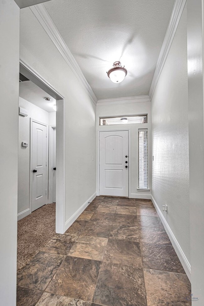 Building Photo - 410 E 97th St