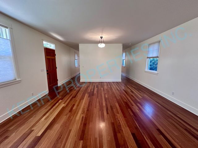 Building Photo - Locating occupants for the property owner! Charming 3-Bedroom Retreat with 2.5 Baths and Spacious...