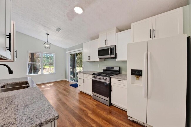 Building Photo - 2558 Candlewood Way