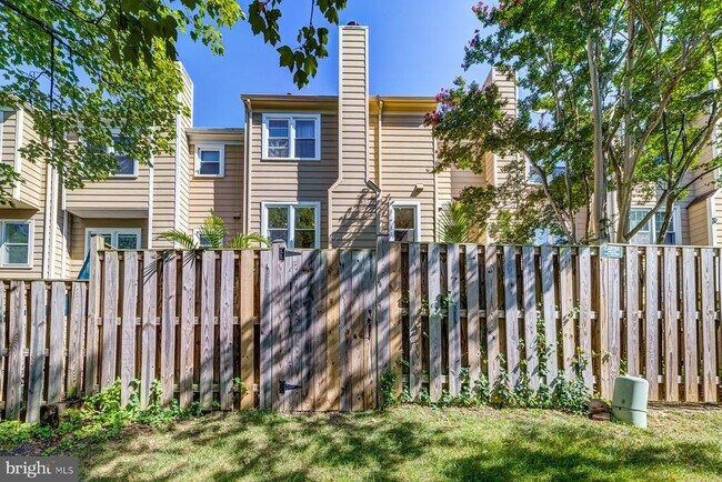 Building Photo - 8 Carriage House Cir