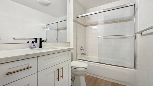 Building Photo - Top-Floor Corner End-Unit with Great Light