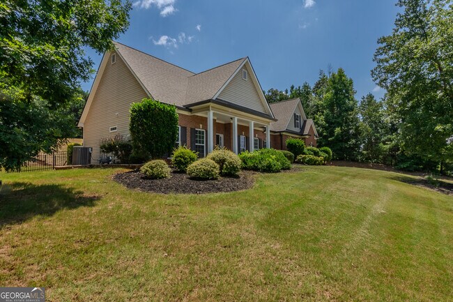 Building Photo - 120 Rosebay Ln