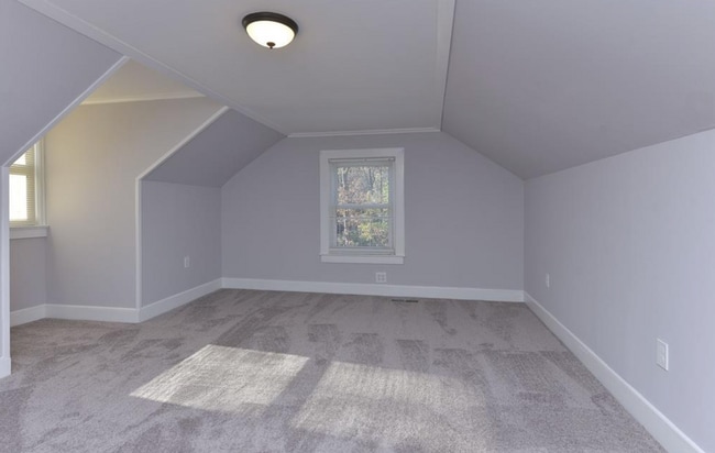 Building Photo - Newly Renovated 3 Bed 3 Bath in Desirable ...