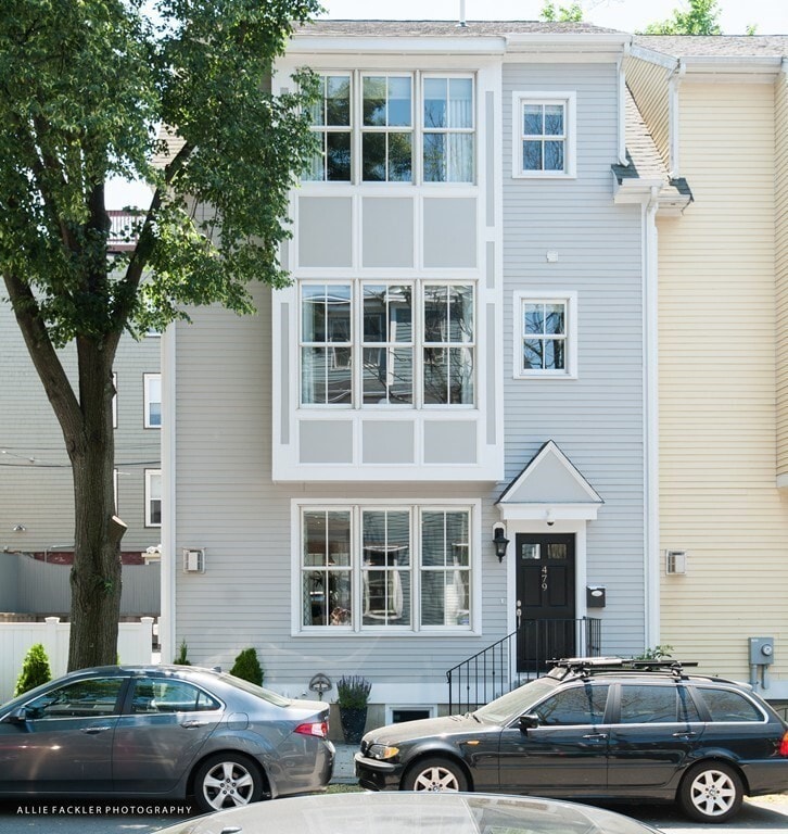 Building Photo - 479 E 4th St