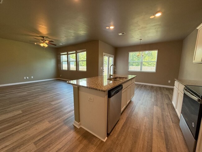 Building Photo - 4 Bed/2.5 Bath Home near Ft. Gordon