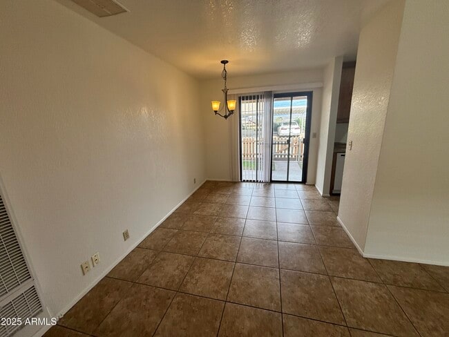 Building Photo - 840 S Main St