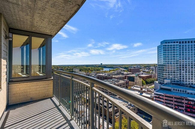 Building Photo - 1 Spring St