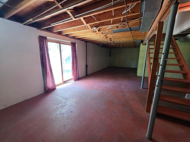 Building Photo - 2 Bed 1 Bath Side By Side Duplex in Port Edwards