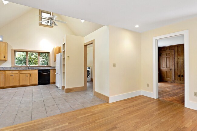 Building Photo - 1 Fern Ln