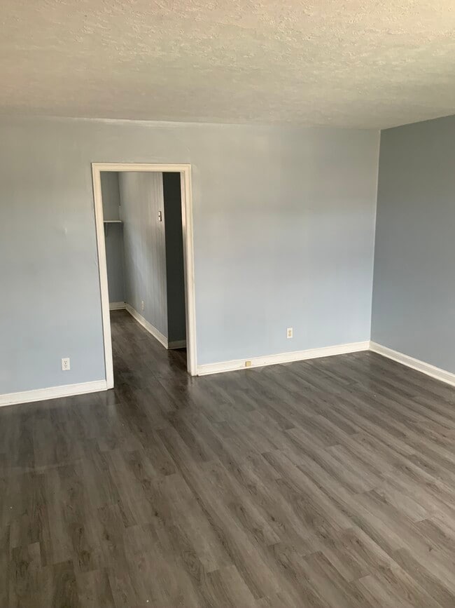 Building Photo - 6254 Everett Ave