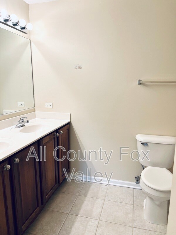 Building Photo - 1844 Crenshaw Cir