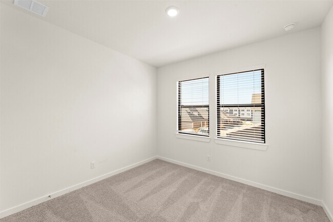 Building Photo - 3335 Verdant Ln