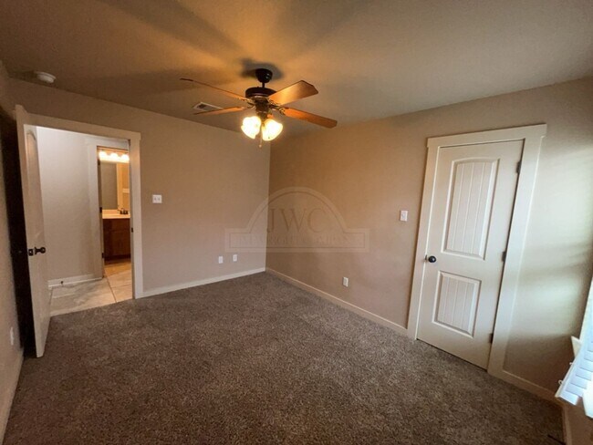 Building Photo - 3306 Lineage Loop