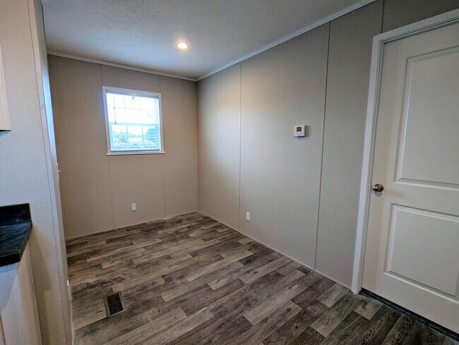 Building Photo - 710 Oregon St