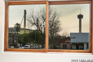 Building Photo - 325 Montana St