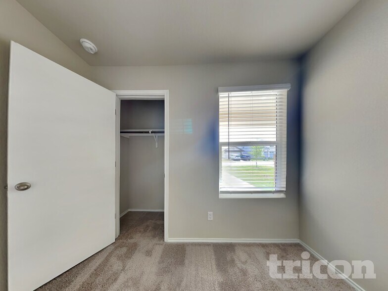 Building Photo - 5208 Saddle Clb Dr