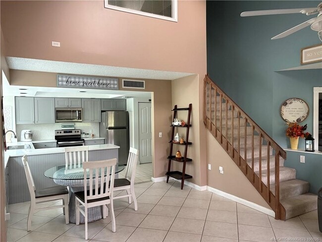 Building Photo - 3566 SW Sunset Trace Cir