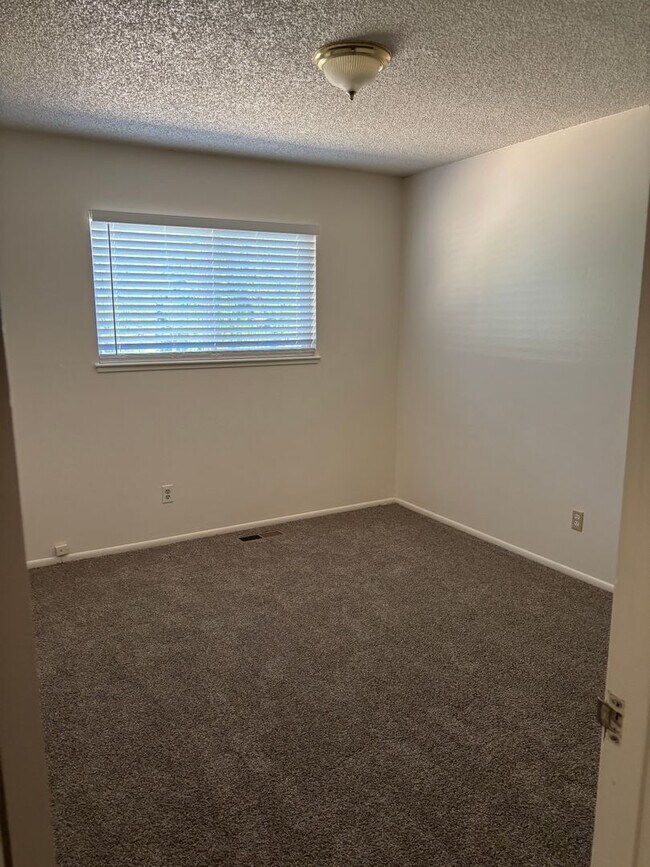 Building Photo - 2665 Scholl Dr