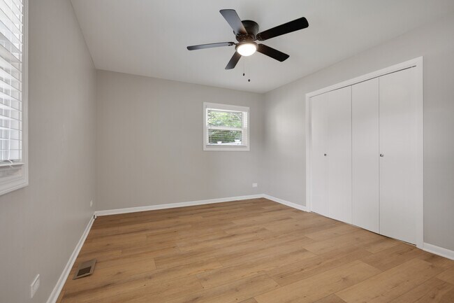 Building Photo - 1060 Warwick Ln
