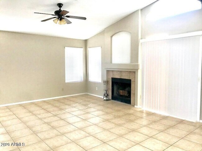 Building Photo - 7427 W Crest Ln