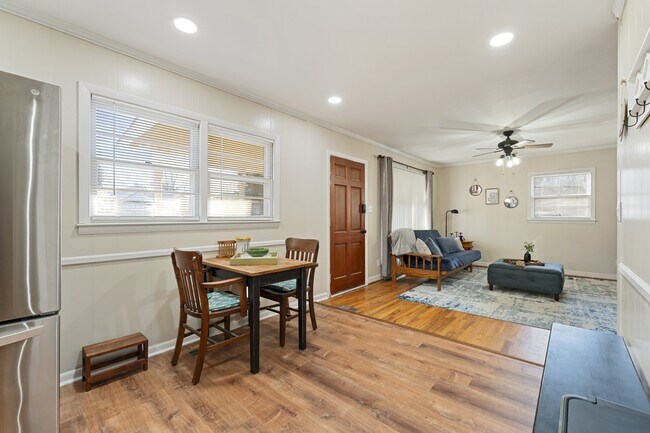 Building Photo - 107 Maple Dr