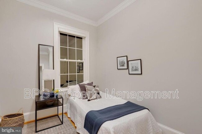 Building Photo - 431 Manor Pl NW